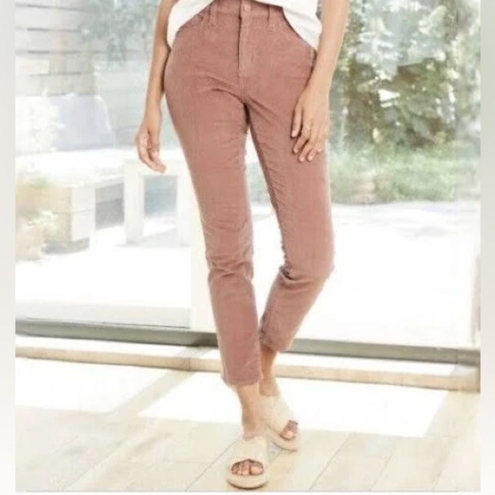 Dusty pink corduroy skinny jeans. Size 12 R - Excellent condition - Inseam 27.5